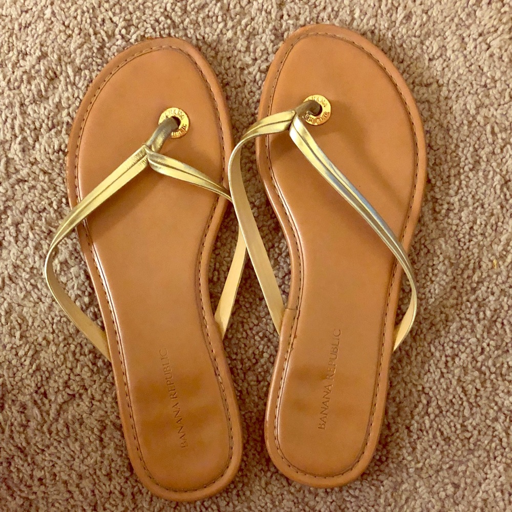Banana Republic gold sandals!🧡💛